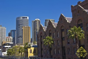 Sydney - Tradition und Wolkenkratzer eng beeinander.