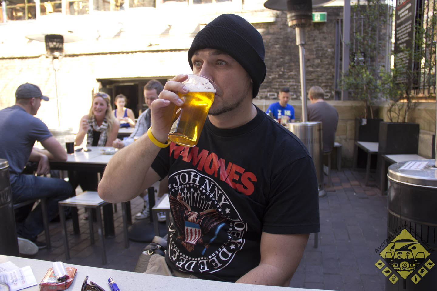 featured image Hmmm. erfrischend! Gegen Jetlag: Viel trinken!