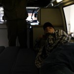 Klar, der kleine Dicke muss auf die kurze Seite vom Bett.