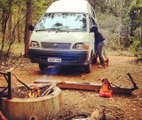 featured image Lagerfeuer und Feuerholz in Australien